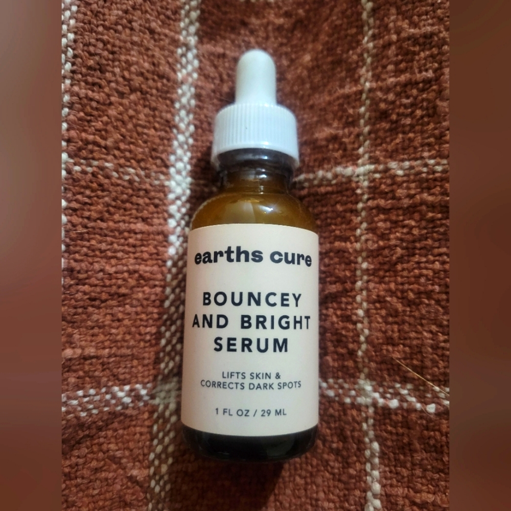Earths Cure Bouncey and Bright Serum NWT